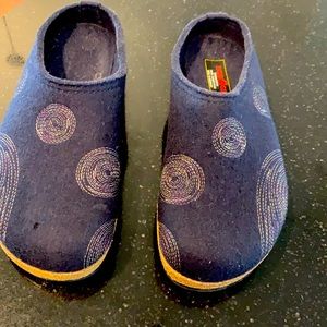 Haflinger clogs. Navy blue 41